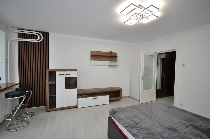 Drumul Taberei, AFI Mall garsoniera renovata la 2 minute metrou Favorit