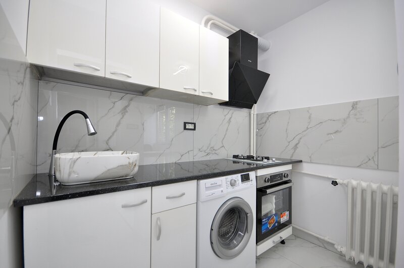 Drumul Taberei, AFI Mall garsoniera renovata la 2 minute metrou Favorit