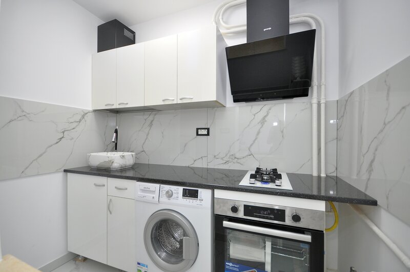 Drumul Taberei, AFI Mall garsoniera renovata la 2 minute metrou Favorit