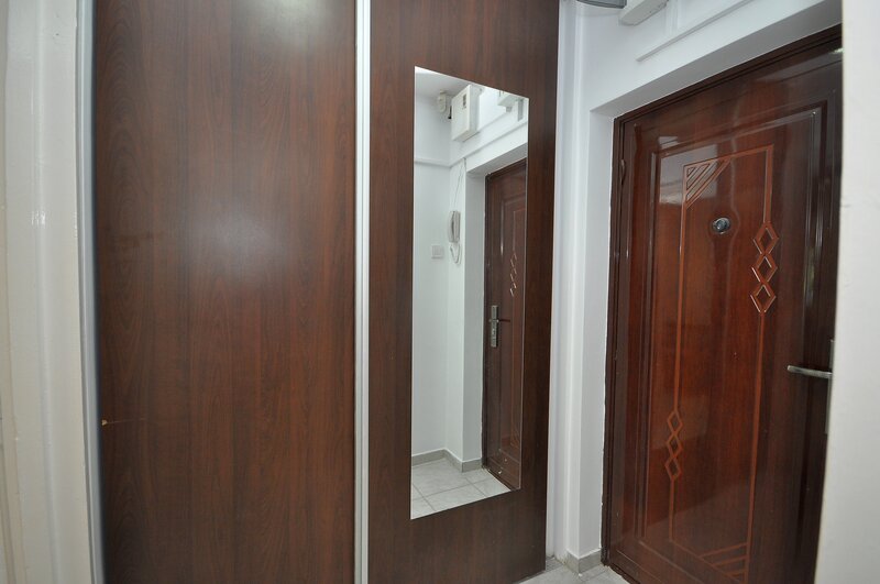 Drumul Taberei, AFI Mall garsoniera renovata la 2 minute metrou Favorit